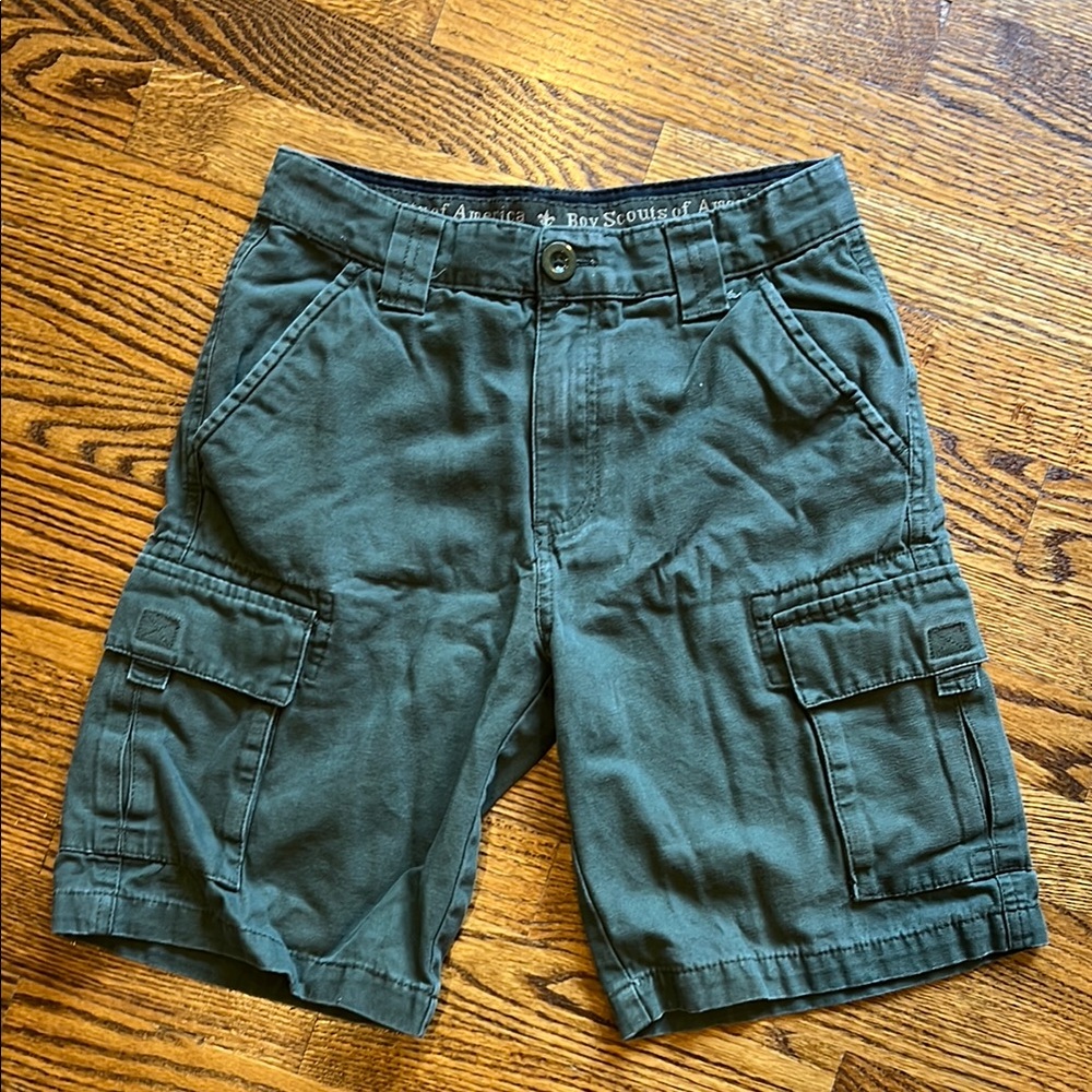 Green Cargo Shorts with Sturdy Cotton Fabric